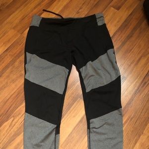 Drawstring athletic leggings